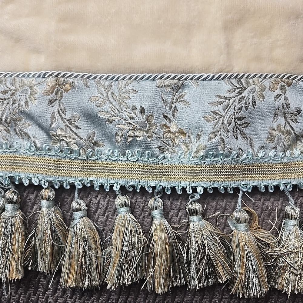 NWT Croscill "Trail" Blue Fingertip Towel - Gold Tassels & Damask Trim - Vintage - Picture 3 of 7